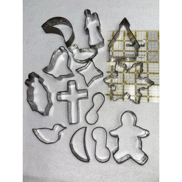 Lot of 14 Metal Cookie Cutters Various Shapes And Seasonal Designs - Picture 1 of 7